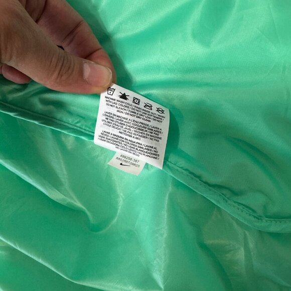 Nike Vest Women's Size Small Green Athletic Running Lightweight Full Zip Reflect - Picture 8 of 10